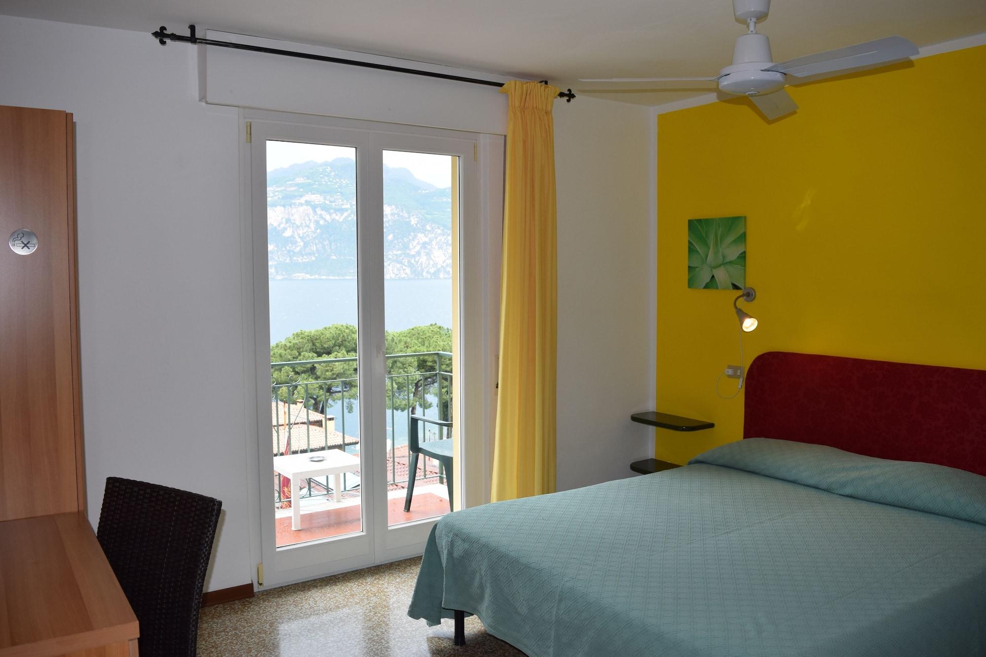 Hotel Casa Popi Malcesine Eksteriør bilde