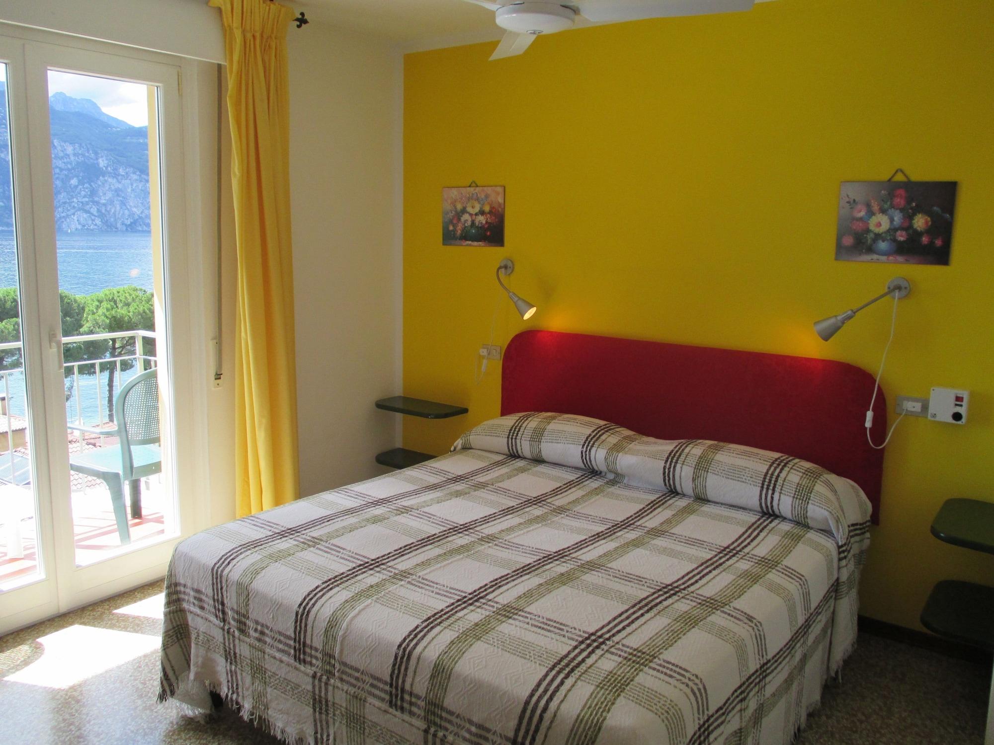 Hotel Casa Popi Malcesine Eksteriør bilde